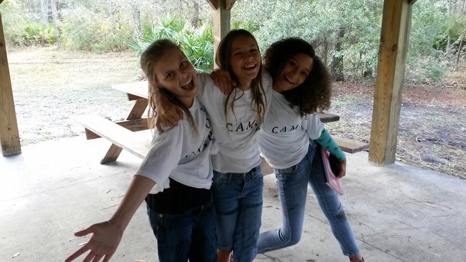 Girls hanging out on the set of One Night of Fear. L-R Taylor Marie, Angela and Sierra Cheyenne