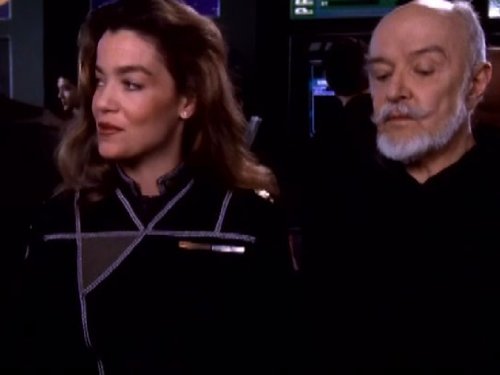 Still of Claudia Christian and Louis Turenne in Babilonas 5 (1994)