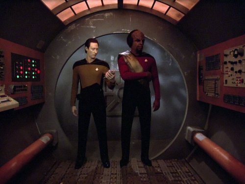 Still of Michael Dorn and Brent Spiner in Star Trek: The Next Generation (1987)