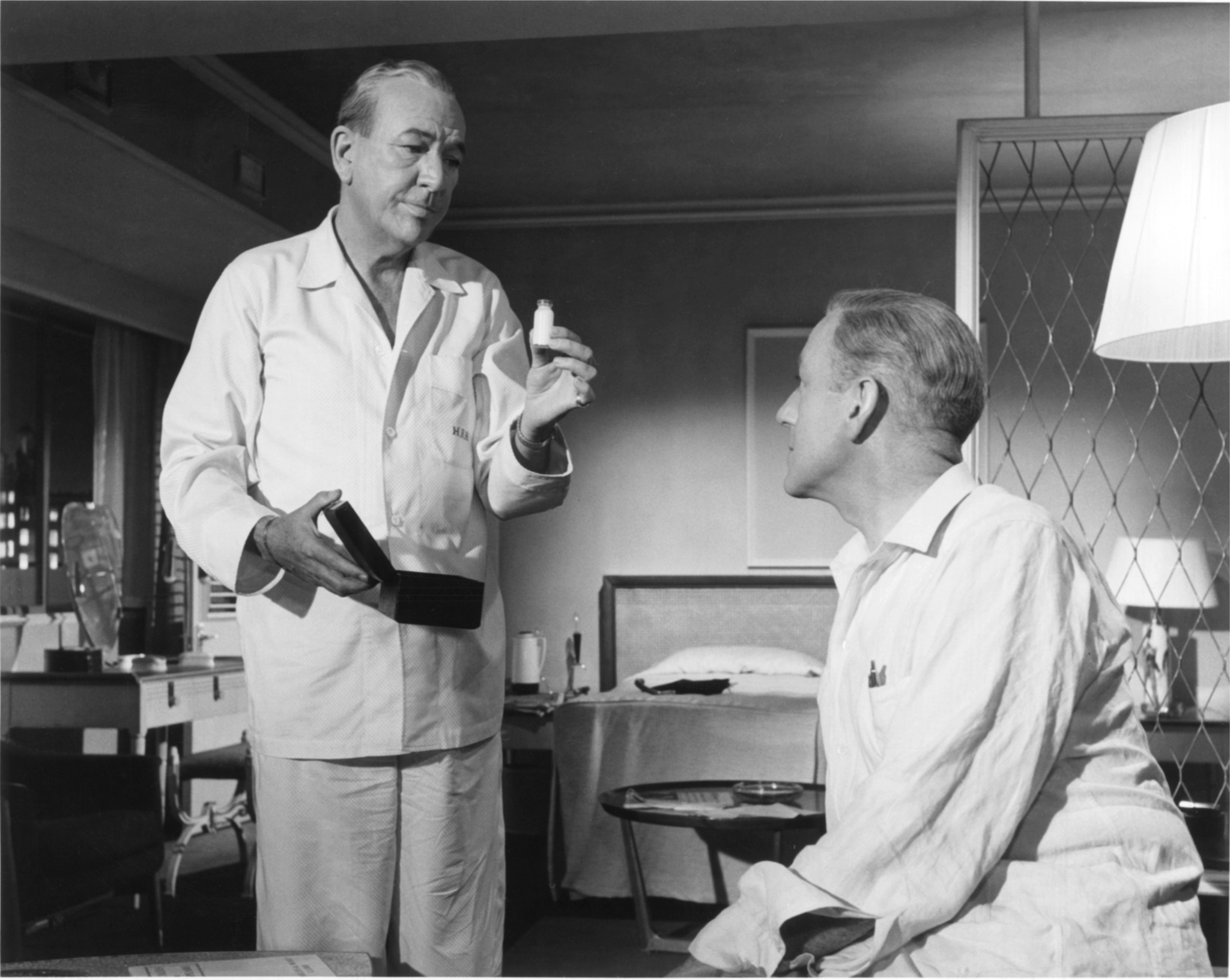 Still of Alec Guinness and Noël Coward in Our Man in Havana (1959)