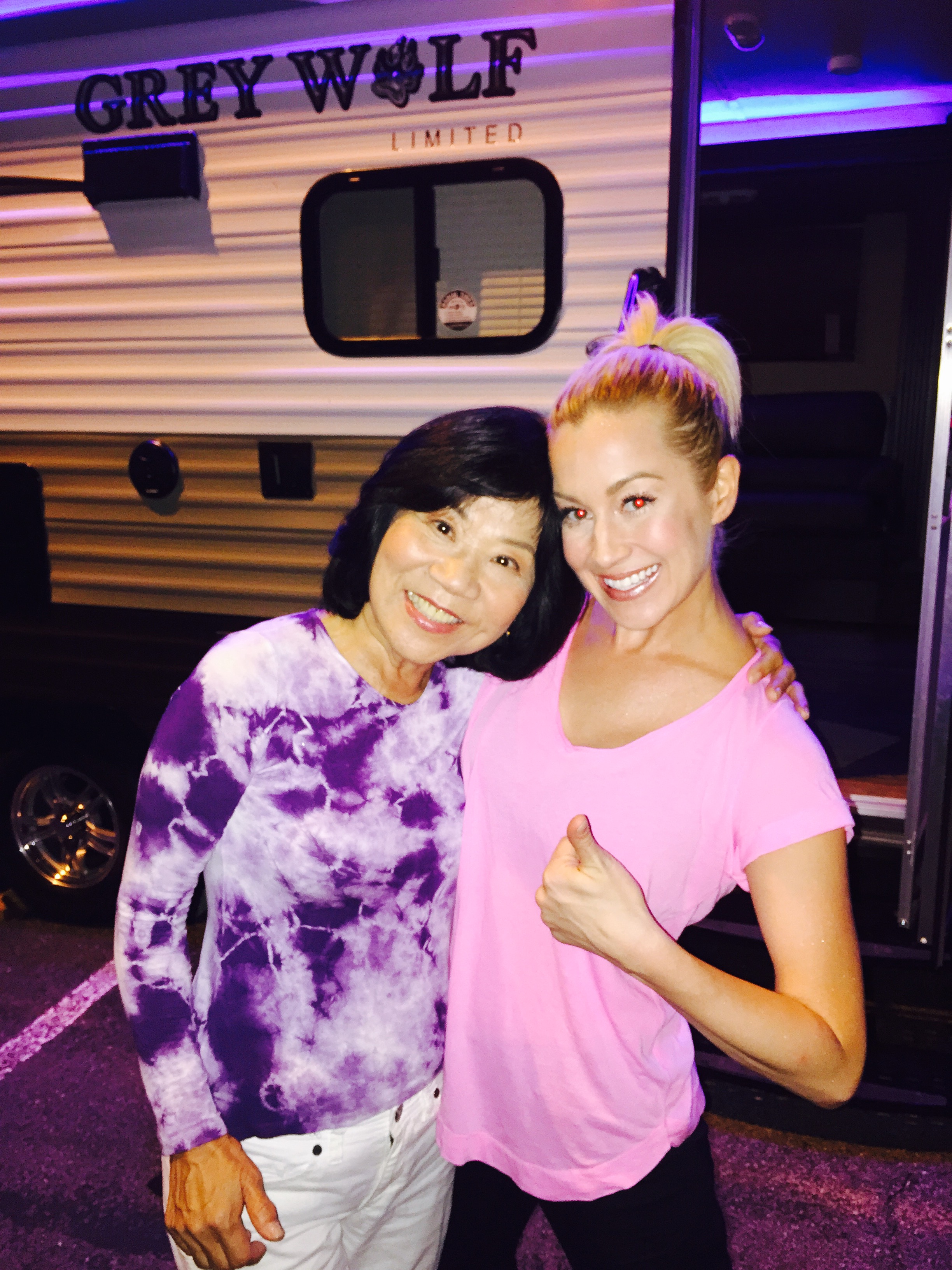 Cici Lau and Kellie Pickler from the game show 