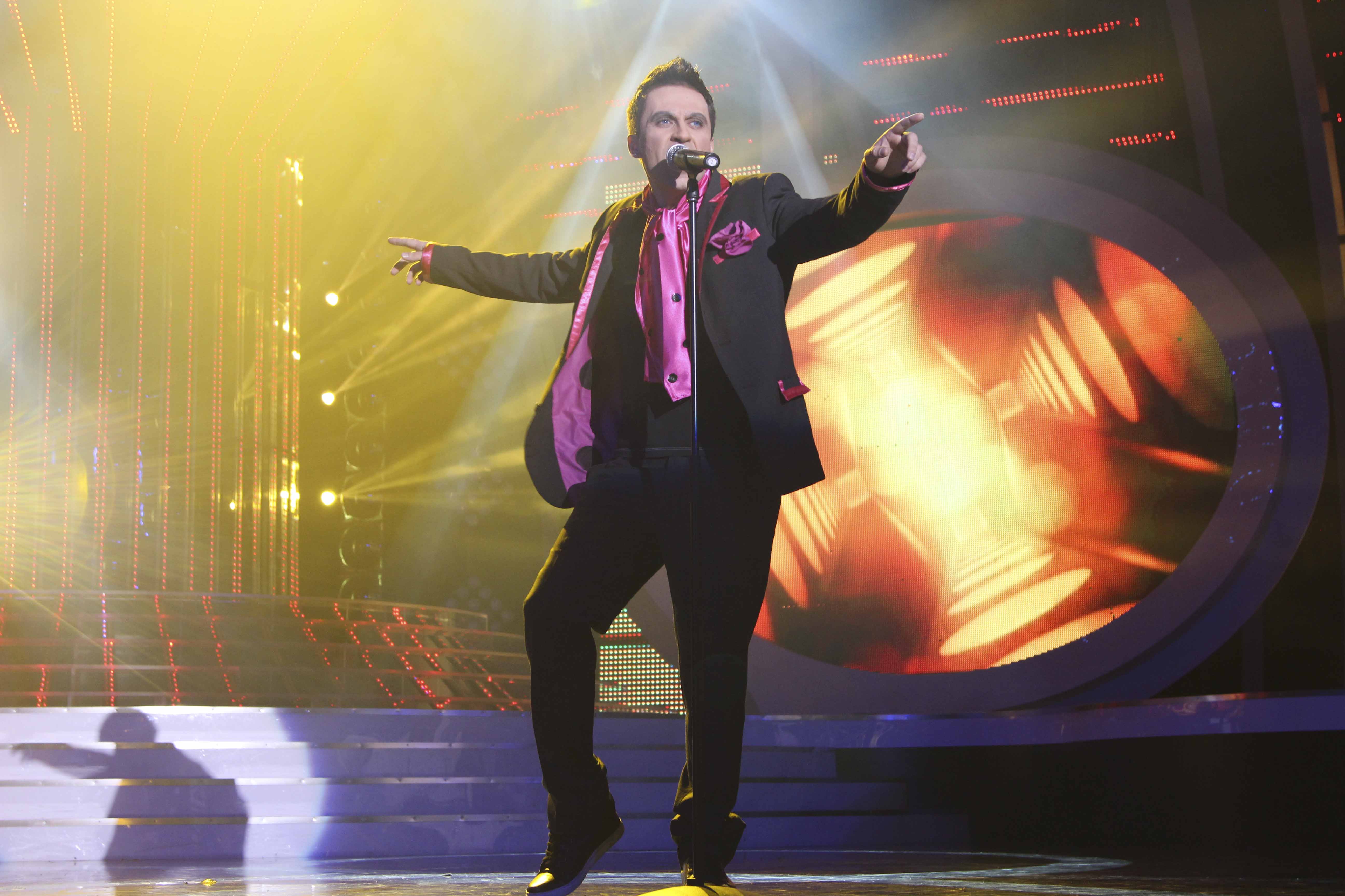 Pavel Vladimirov as Robbie Williams in the TV-show 