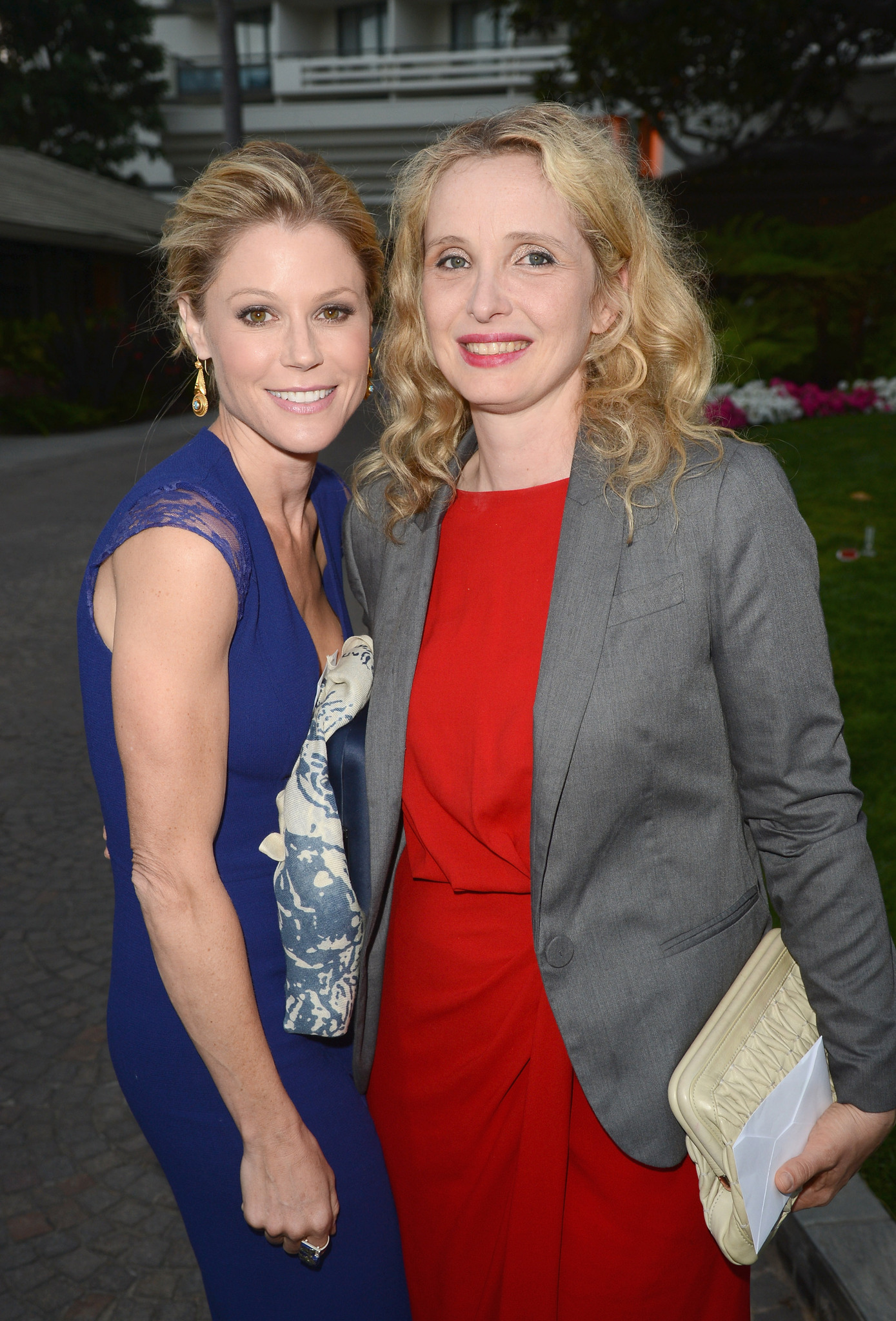 Julie Delpy and Julie Bowen