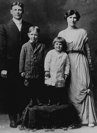 Ronald Reagan with his family C. 1916