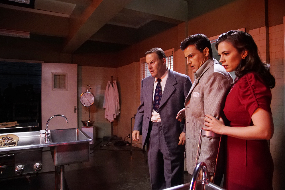 Still of Sean O'Bryan, Hayley Atwell and Enver Gjokaj in Agent Carter (2015)
