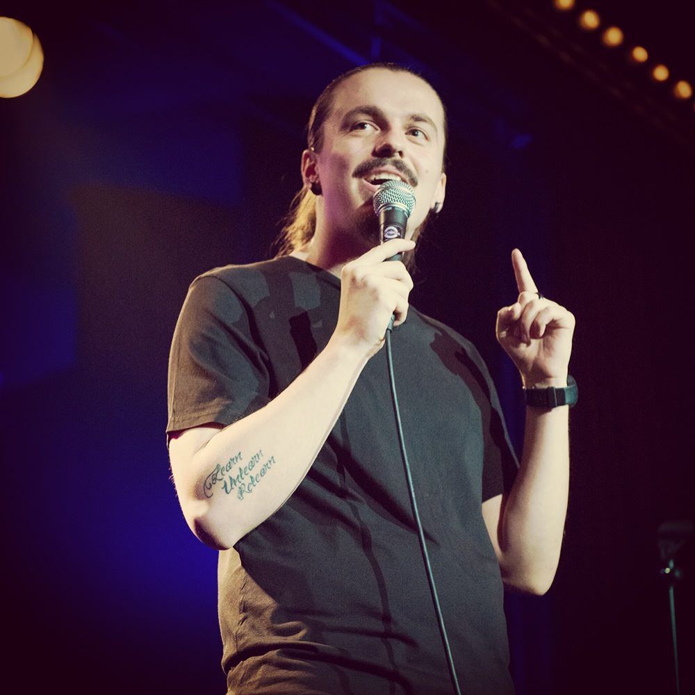 Sergiu Floroaia performing for the Voyo stand-up comedy special.