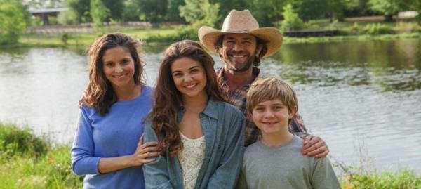 Candice Barley, Luke Perry, Danielle Campbell and Aiden Flowers from film Race to Redemption