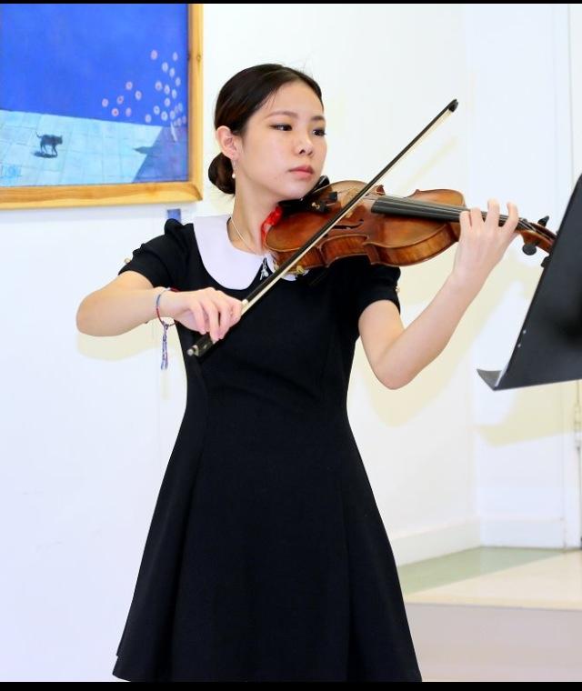 Art Gallery Walk 2014 Violin Concerto Performance