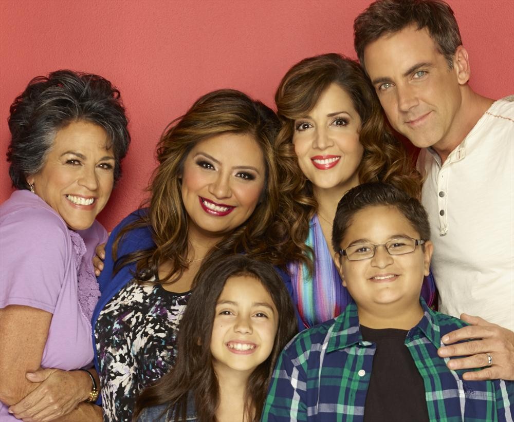 Still of Carlos Ponce, Maria Canals-Barrera, Terri Hoyos, Cristela Alonzo, Isabella Day and Jacob Guenther in Cristela (2014)