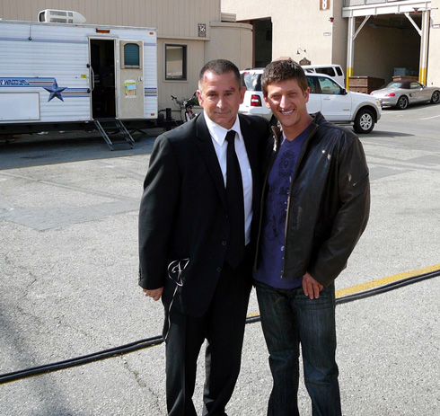 Anthony Lapaglia and Josh Feinman as Frank Mullen on the set of Without a Trace(2008)