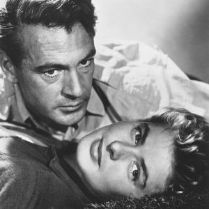 Still of Ingrid Bergman and Gary Cooper in For Whom the Bell Tolls (1943)