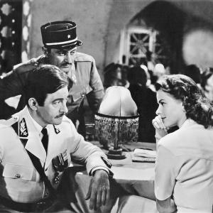 Still of Ingrid Bergman and Claude Rains in Kasablanka (1942)