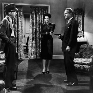Still of Humphrey Bogart Sonia Darrin and Louis Jean Heydt in The Big Sleep 1946