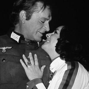 Elizabeth Taylor with Richard Burton during the filming of 
