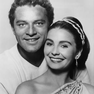 Still of Richard Burton and Jean Simmons in The Robe 1953