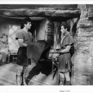 Still of Richard Burton and Victor Mature in The Robe (1953)