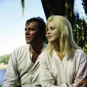 Still of Richard Burton and Sue Lyon in The Night of the Iguana (1964)