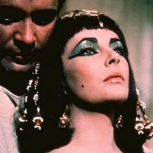 Elizabeth Taylor and Richard Burton in Cleopatra 1963 20th Century Fox