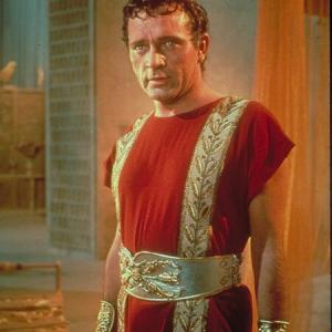 Still of Richard Burton in Cleopatra 1963