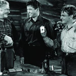 Still of James Cagney and Alan Hale in Captains of the Clouds (1942)