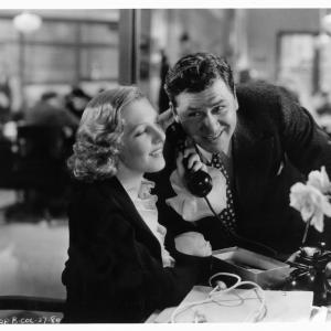 Still of Gary Cooper and Jean Arthur in Mr. Deeds Goes to Town (1936)