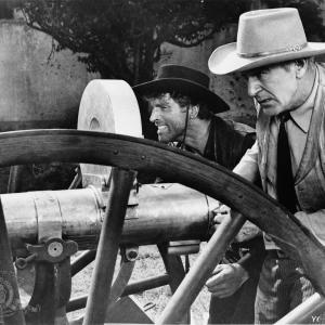 Still of Gary Cooper and Burt Lancaster in Vera Cruz (1954)