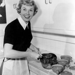 Doris Day Cooking at home 1950