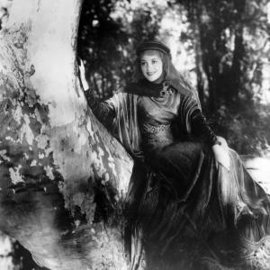 Still of Olivia de Havilland in The Adventures of Robin Hood 1938