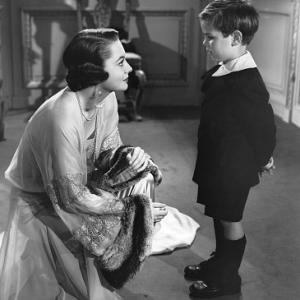 To each his own Olivia De Havilland 1946 Paramount IV