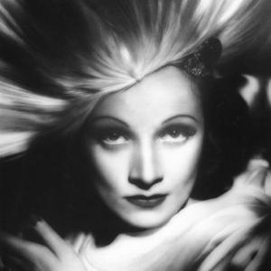 Marlene Dietrich, 1937.