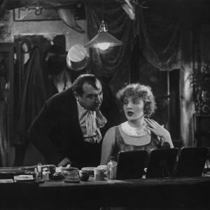Still of Marlene Dietrich and Kurt Gerron in Der blaue Engel (1930)