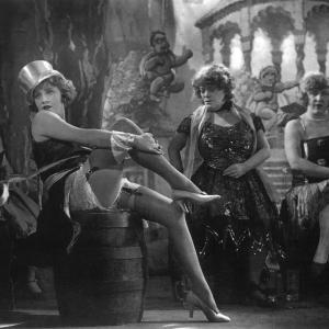 Still of Marlene Dietrich and Rosa Valetti in Der blaue Engel (1930)