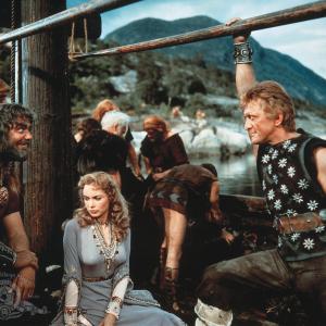 Still of Kirk Douglas, Ernest Borgnine and Janet Leigh in The Vikings (1958)
