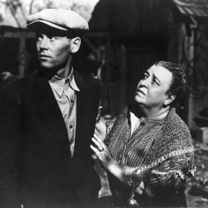 Still of Henry Fonda and Jane Darwell in The Grapes of Wrath (1940)
