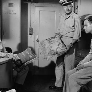 Still of Henry Fonda and Jack Lemmon in Mister Roberts (1955)