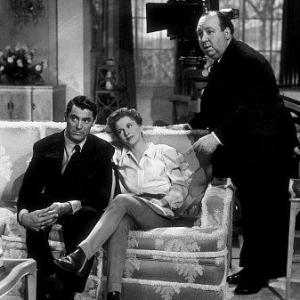 Suspicion Cary Grant  Joan Fontaine with director Alfred Hitchcock 1941 RKO