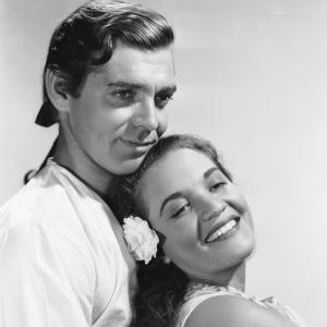 Still of Clark Gable and Movita in Mutiny on the Bounty (1935)