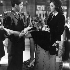 Robert Walker, Judy Garland Film Set Clock, The (1945) 0037604 MGM