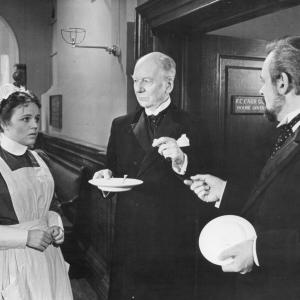 Still of John Gielgud and Anthony Hopkins in The Elephant Man (1980)
