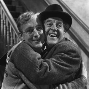Still of Alec Guinness and Stanley Holloway in The Lavender Hill Mob (1951)