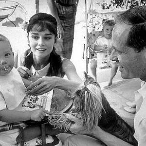 33-1136 Audrey Hepburn, Mel Ferrer and Sean Ferrer on his 1st birthday