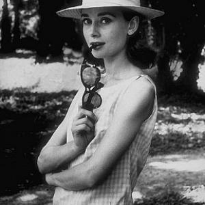 33201 Audrey Hepburn on location for Nuns Story