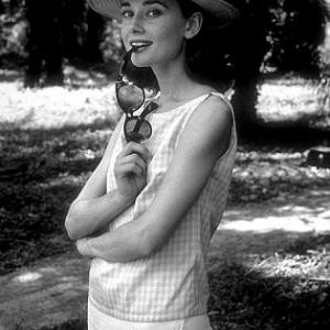 33-2345 Audrey Hepburn on the set of 