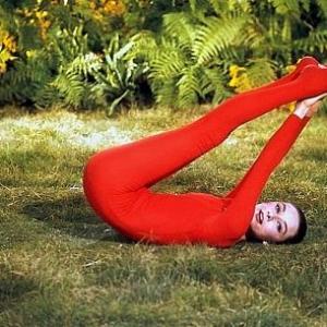 332275 Audrey Hepburn doing exercises on the MGM set of Green Mansions