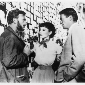 Still of Audrey Hepburn, Gregory Peck and Eddie Albert in Roman Holiday (1953)