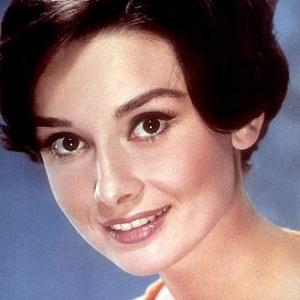 33-363 Audrey Hepburn C. 1956