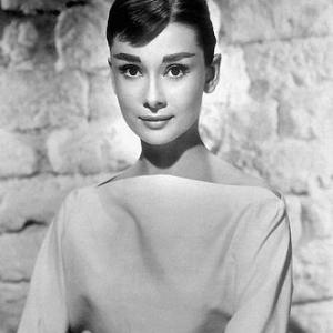 33352 Audrey Hepburn C 1954