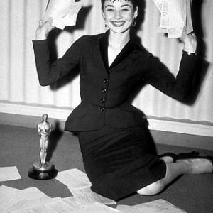 332259 Audrey Hepburn receiveing telegram congratulations after winning an Oscar for Roman Holiday