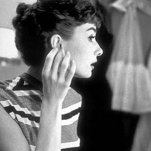 332333 Audrey Hepburn prepares for her first studio publicity shoot at Paramount
