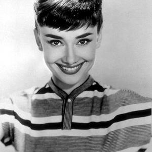 33340 Audrey Hepburn C 1952
